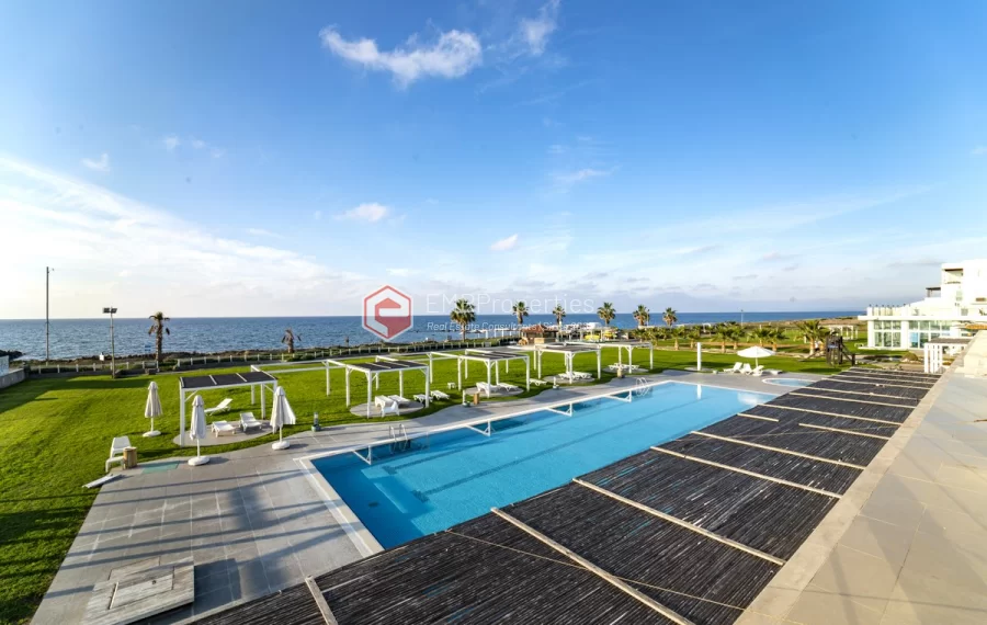 Exclusive project with full facilities in the beachfront of Cyprus