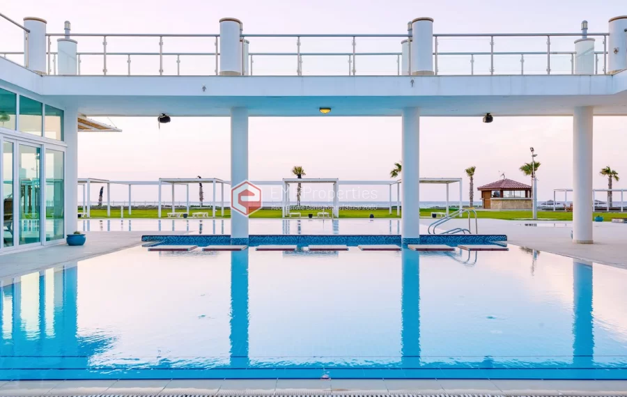 Exclusive project with full facilities in the beachfront of Cyprus
