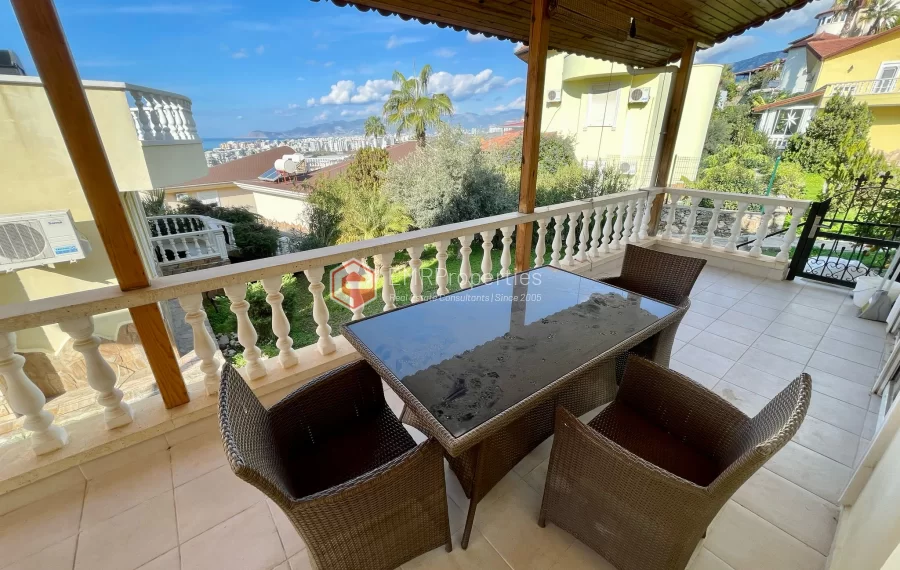 Просторная квартира с видом на бассейн в Каргыджак, Аланья