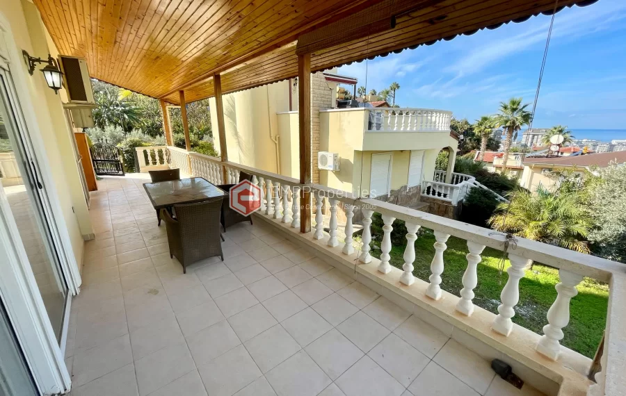 Просторная квартира с видом на бассейн в Каргыджак, Аланья