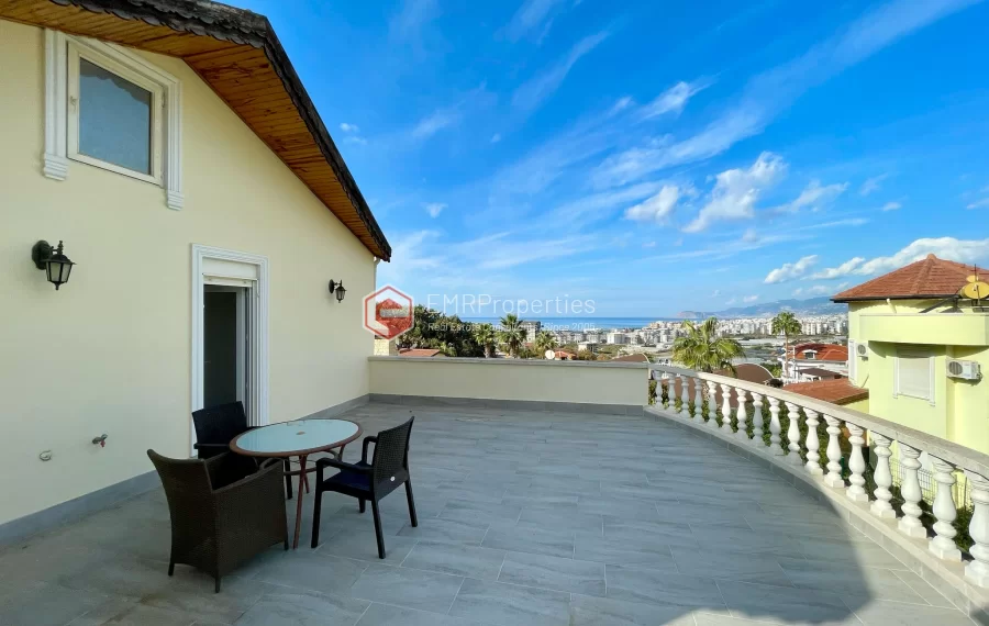 Просторная квартира с видом на бассейн в Каргыджак, Аланья