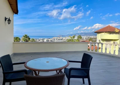 Attraktive 4-Zimmer-Villa mit Meer- und Poolblick in Kargicak, Alanya