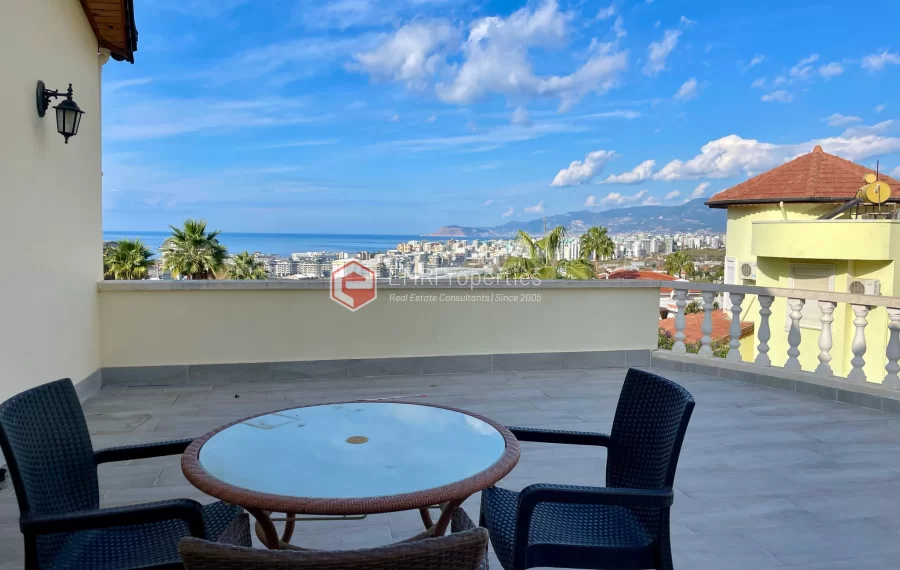 Просторная квартира с видом на бассейн в Каргыджак, Аланья