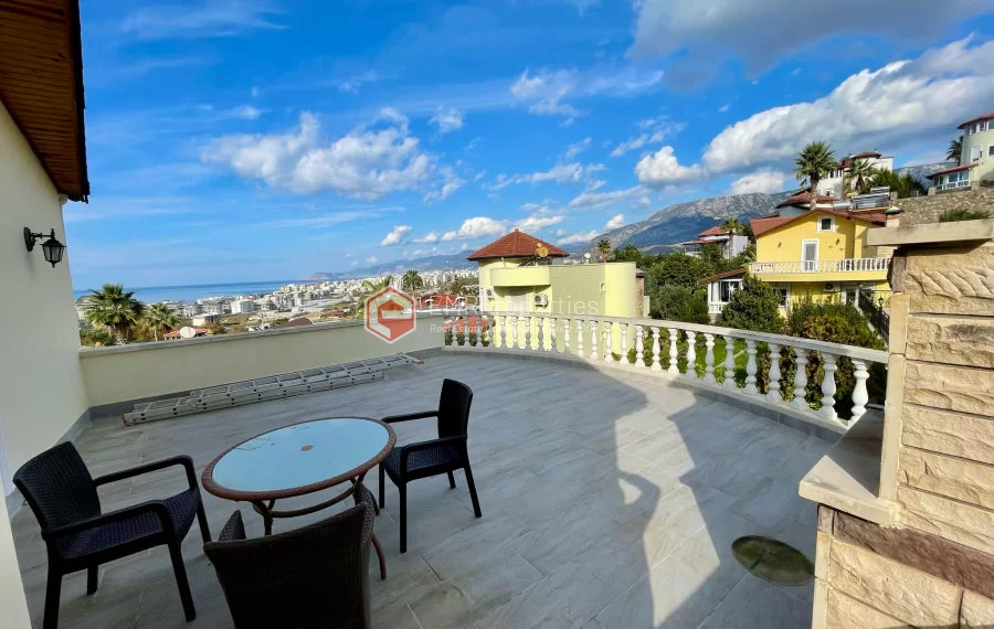 Просторная квартира с видом на бассейн в Каргыджак, Аланья