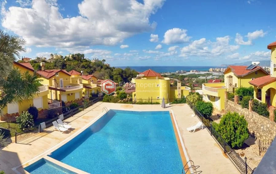 Просторная квартира с видом на бассейн в Каргыджак, Аланья