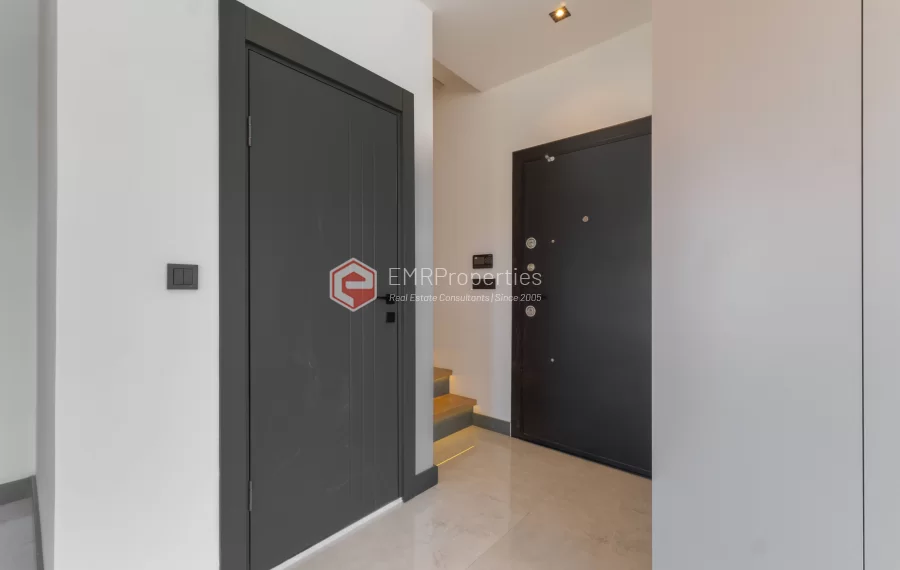 Prostran i svijetao dupleks stan sa pogledom na prirodu u Demirtašu