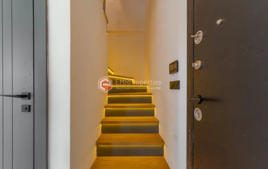 Prostran i svijetao dupleks stan sa pogledom na prirodu u Demirtašu