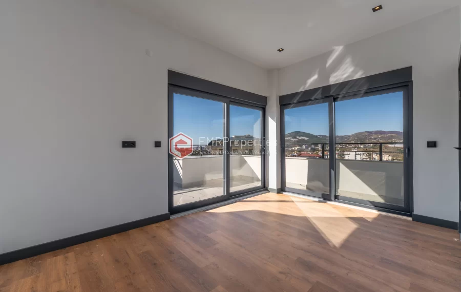 Prostran i svijetao dupleks stan sa pogledom na prirodu u Demirtašu