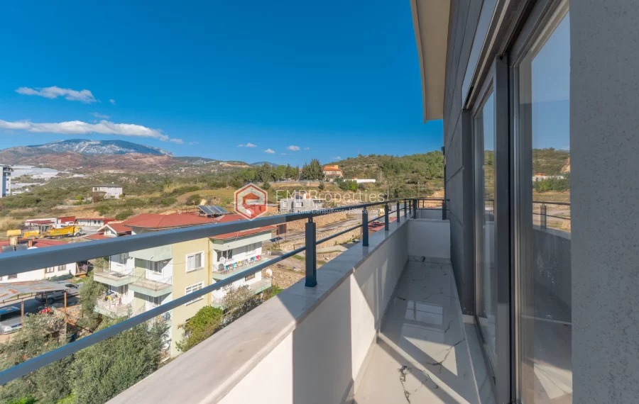 Prostran i svijetao dupleks stan sa pogledom na prirodu u Demirtašu