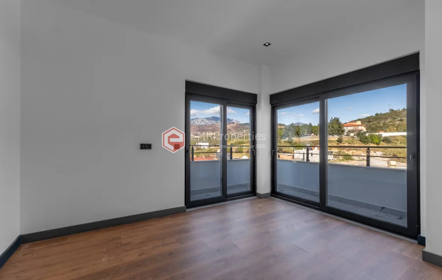 Prostran i svijetao dupleks stan sa pogledom na prirodu u Demirtašu