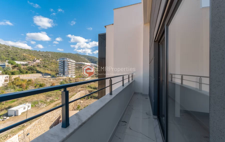 Prostran i svijetao dupleks stan sa pogledom na prirodu u Demirtašu