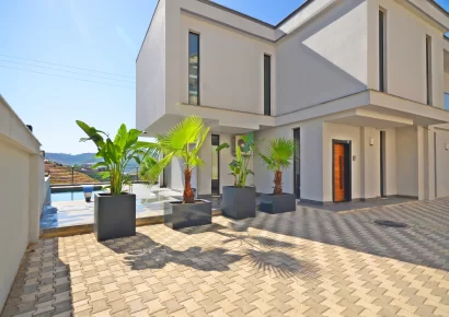 Exklusive 4-Zimmer-Villa mit Meerblick in Alanya-Kargicak