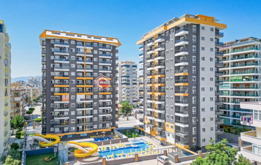 Comfortable Living in the Heart of Mahmutlar, Just Steps from the Sea