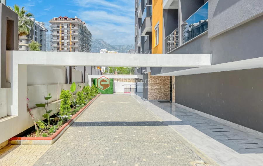 Comfortable Living in the Heart of Mahmutlar, Just Steps from the Sea