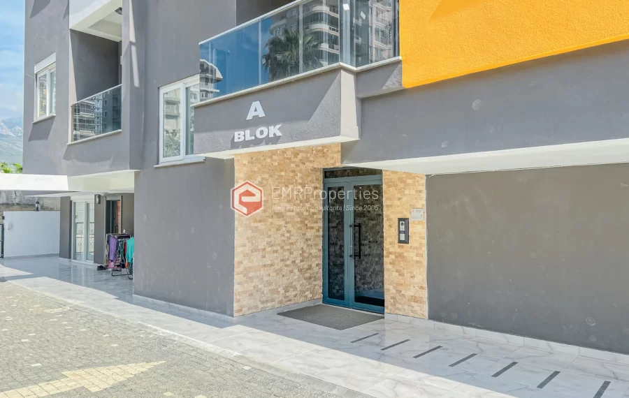 Comfortable Living in the Heart of Mahmutlar, Just Steps from the Sea