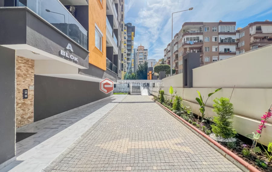 Comfortable Living in the Heart of Mahmutlar, Just Steps from the Sea