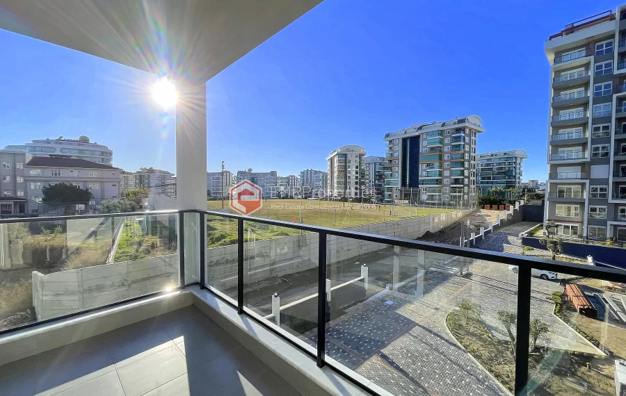 New Spacious 3-Room Apartment in a Quality Residence with Partial Sea View