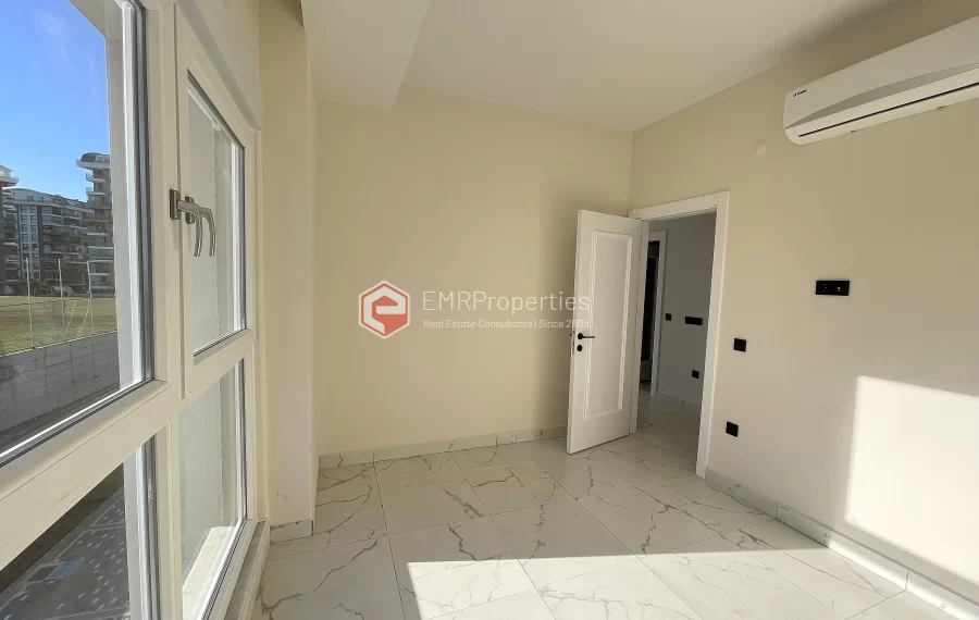 New Spacious 3-Room Apartment in a Quality Residence with Partial Sea View