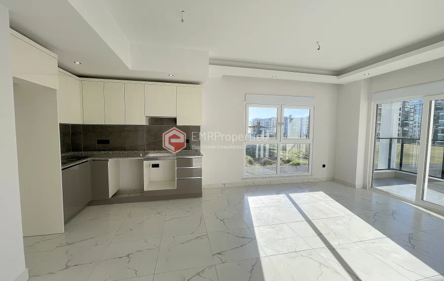 New Spacious 3-Room Apartment in a Quality Residence with Partial Sea View