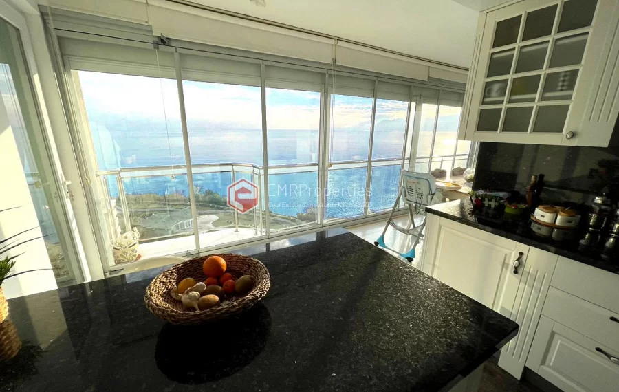 Geräumige 5 Zimmer Wohnung am Meer mit einer einzigartigen Aussicht in Antalya