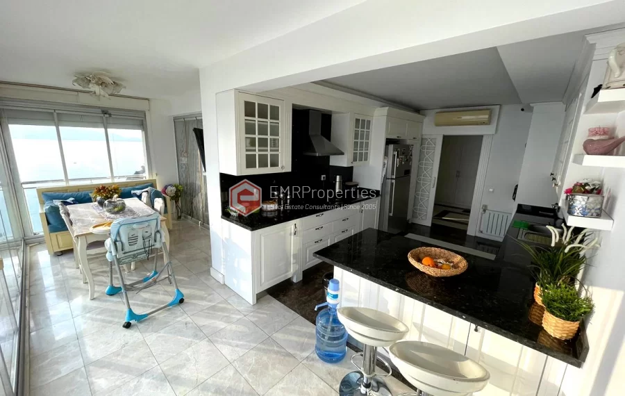 Geräumige 5 Zimmer Wohnung am Meer mit einer einzigartigen Aussicht in Antalya