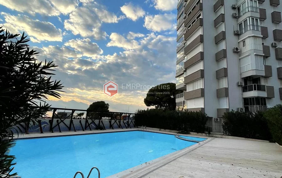 Geräumige 5 Zimmer Wohnung am Meer mit einer einzigartigen Aussicht in Antalya
