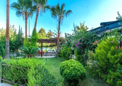 Comfortable and spacious apartment with an advantageous location for sale in Antalya