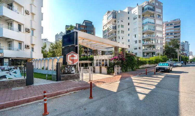 Comfortable and spacious apartment with an advantageous location for sale in Antalya