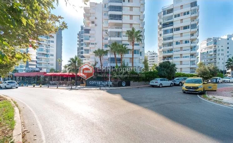 Comfortable and spacious apartment with an advantageous location for sale in Antalya