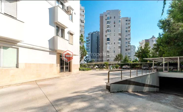 Comfortable and spacious apartment with an advantageous location for sale in Antalya