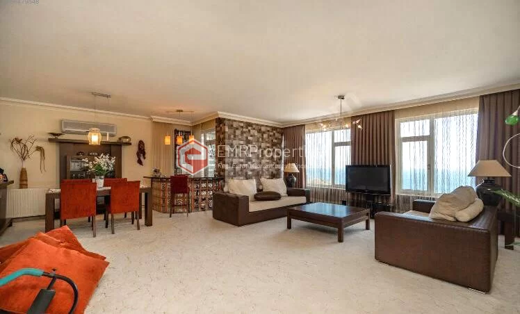 Comfortable and spacious apartment with an advantageous location for sale in Antalya