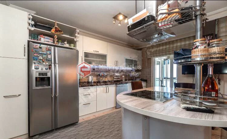 Comfortable and spacious apartment with an advantageous location for sale in Antalya