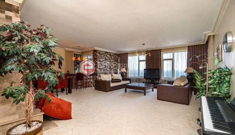 Comfortable and spacious apartment with an advantageous location for sale in Antalya