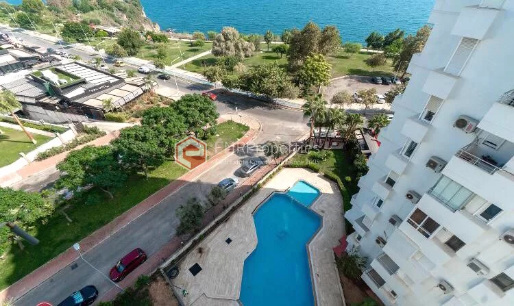 Comfortable and spacious apartment with an advantageous location for sale in Antalya