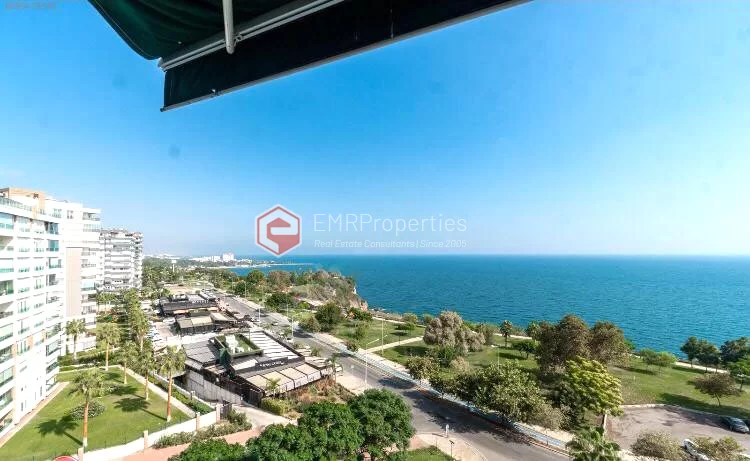 Comfortable and spacious apartment with an advantageous location for sale in Antalya