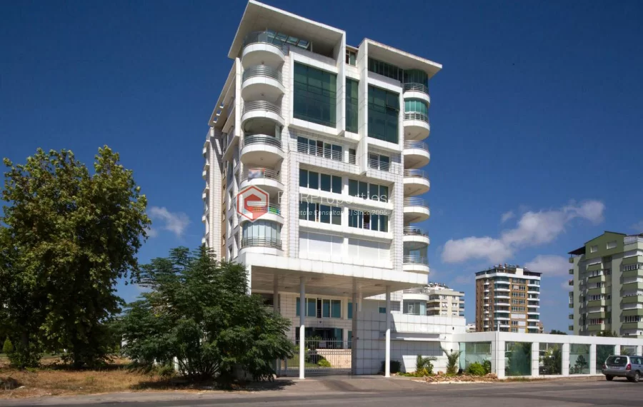 Komplett möblierte 2 Bett Wohnung zum Verkauf in perfekter Lage in Antalya