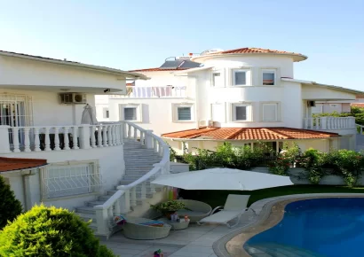 Freistehende Villa mit 3 Schlafzimmern und privatem Pool in Antalya