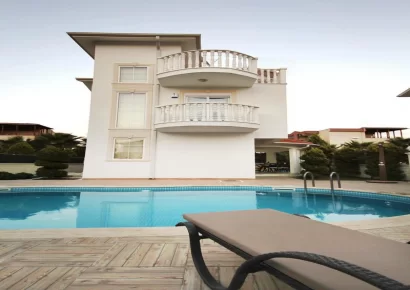 Freistehende Villa mit 3 Schlafzimmern und privatem Pool in Antalya