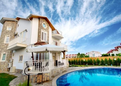 Freistehende Villa mit 4 Schlafzimmern in perfekter Lage in Antalya