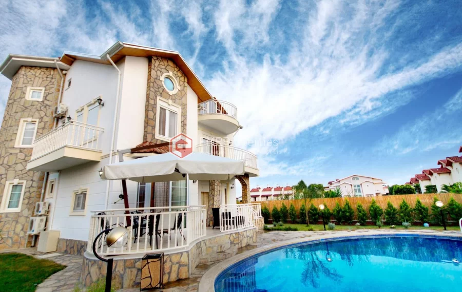Freistehende Villa mit 4 Schlafzimmern in perfekter Lage in Antalya