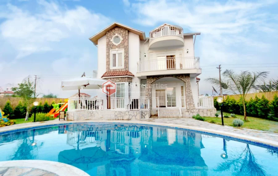 Freistehende Villa mit 4 Schlafzimmern in perfekter Lage in Antalya