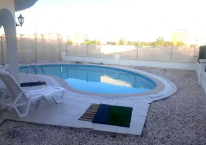 Schöne Triplex Villa mit 3 Schlafzimmern zum Verkauf im Golfzentrum von Antalya