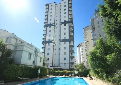 Geräumige 4 Zimmern Wohnung in perfekter Lage in Lara, Antalya