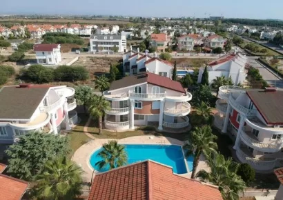Komplett eingerichtete Triplex-Doppelvilla mit 3 Schlafzimmern zum Verkauf in Belek, Antalya
