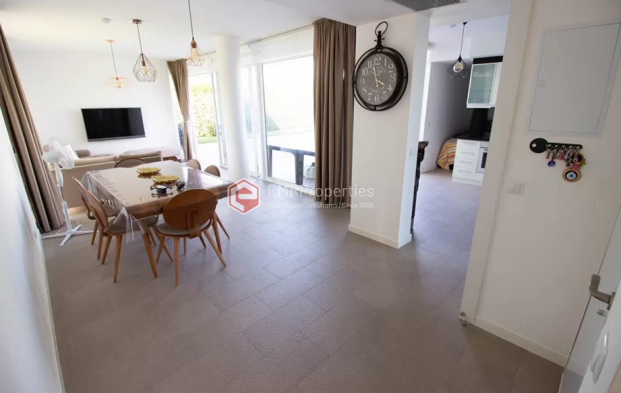 Freistehende Triplex Villa mit 4 Schlafzimmern zum Verkauf im Golfzentrum in Belek