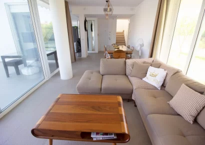 Detached 4-bedroom triplex villa for sale in the golf center in Belek