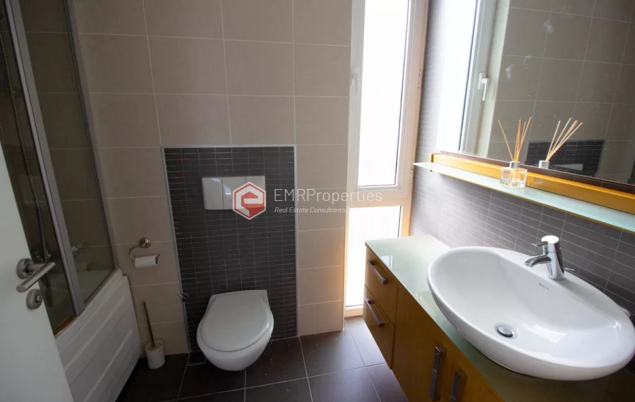 Freistehende Triplex Villa mit 4 Schlafzimmern zum Verkauf im Golfzentrum in Belek