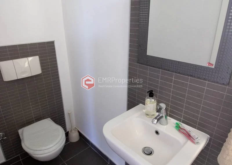 Freistehende Triplex Villa mit 4 Schlafzimmern zum Verkauf im Golfzentrum in Belek