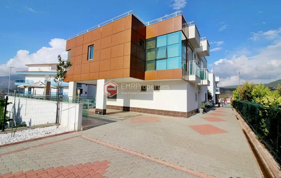 Große Villa mit 5 Schlafzimmern in einer sehr grünen Nachbarschaft