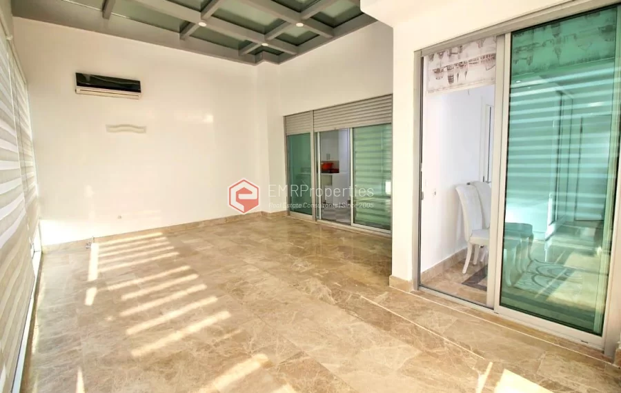 Große Villa mit 5 Schlafzimmern in einer sehr grünen Nachbarschaft